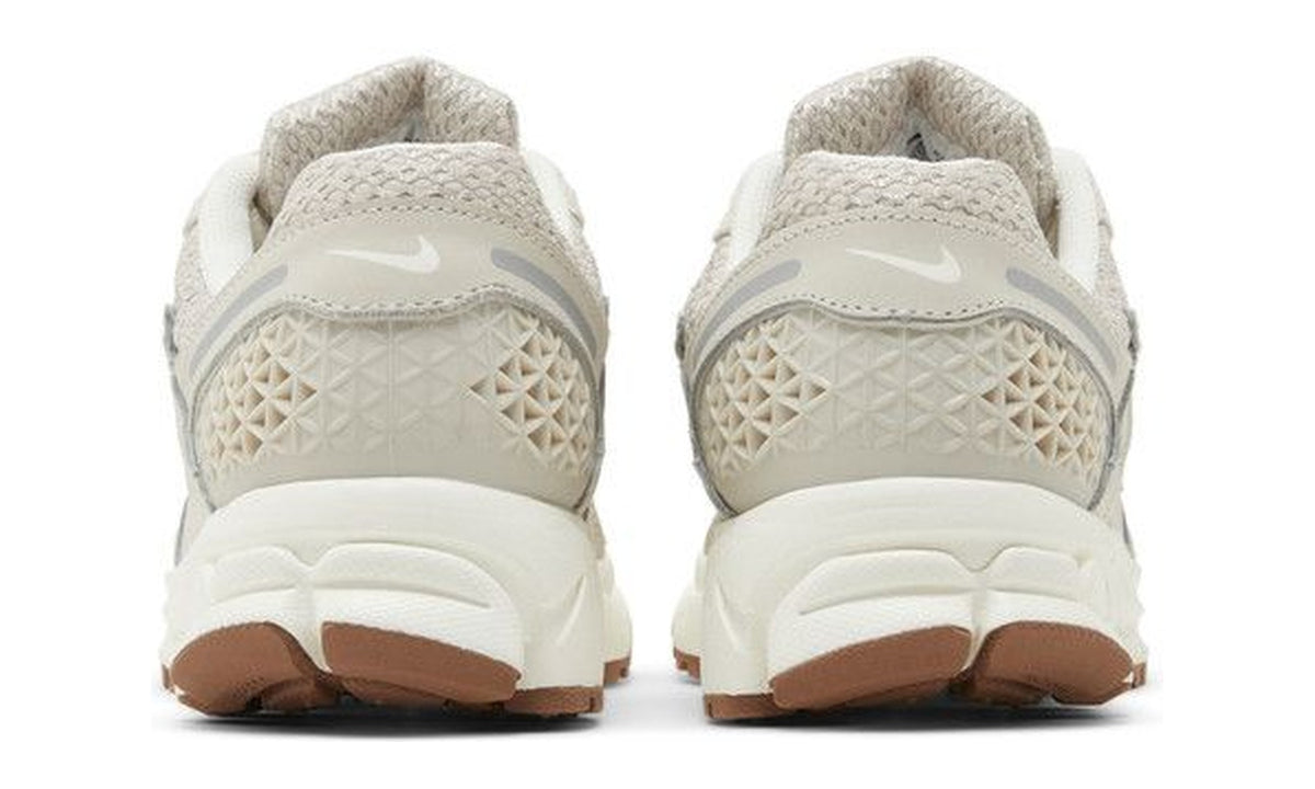 Nike Wmns Air Zoom Vomero 5 Light Orewood Brown