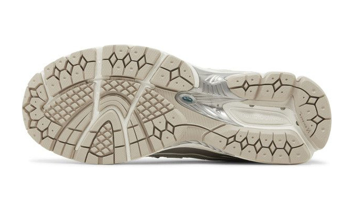 New Balance 1906R Silver Metallic Cream