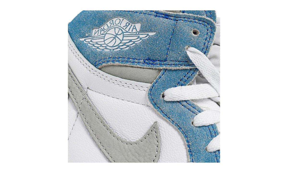 Air Jordan 1 Retro High OG Hyper Royal