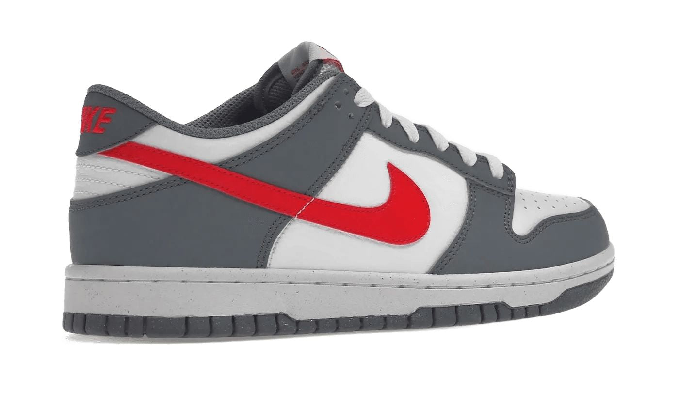Dunk Low Next Nature Smoke Grey Light Crimson – limitierter Sneaker bei Shade Studios