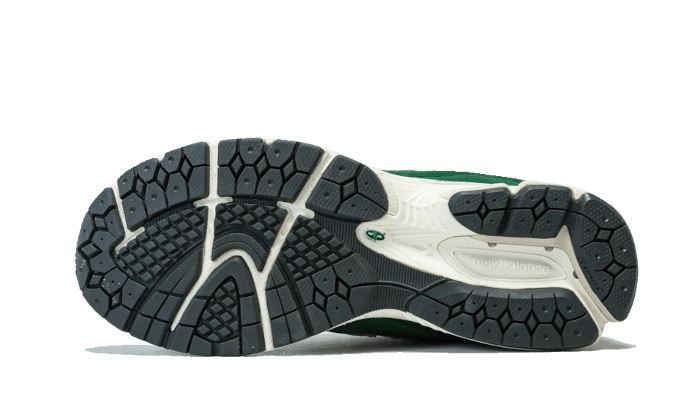 New Balance 2002R Suede Pack Forest Green – limitierter Sneaker bei Shade Studios