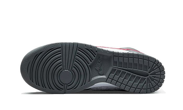 Nike Dunk High Embossed Basketball Grey Red – limitierter Sneaker bei Shade Studios