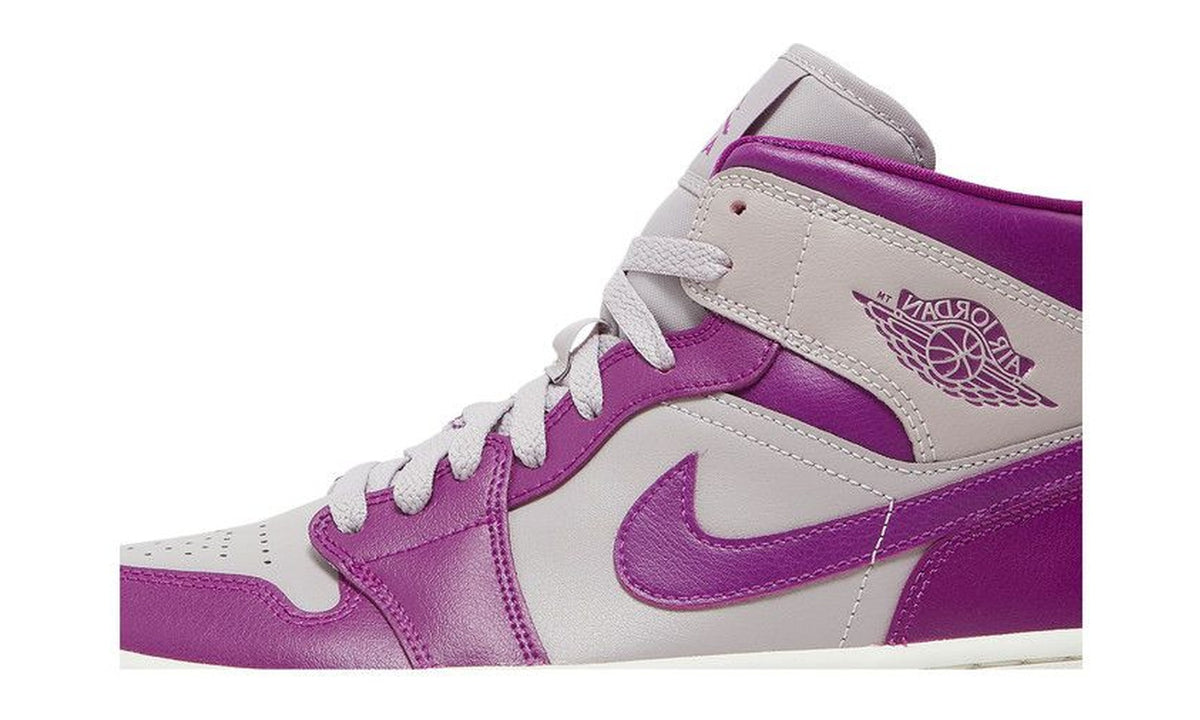 Wmns Air Jordan 1 Mid Magenta