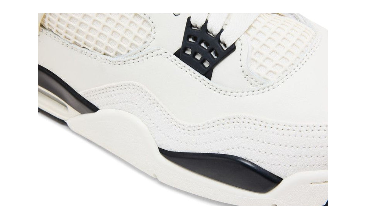 Air Jordan 4 Retro Flight Club
