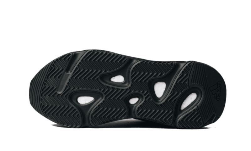 Adidas Yeezy 700 MNVN Triple Black – limitierter Sneaker bei Shade Studios