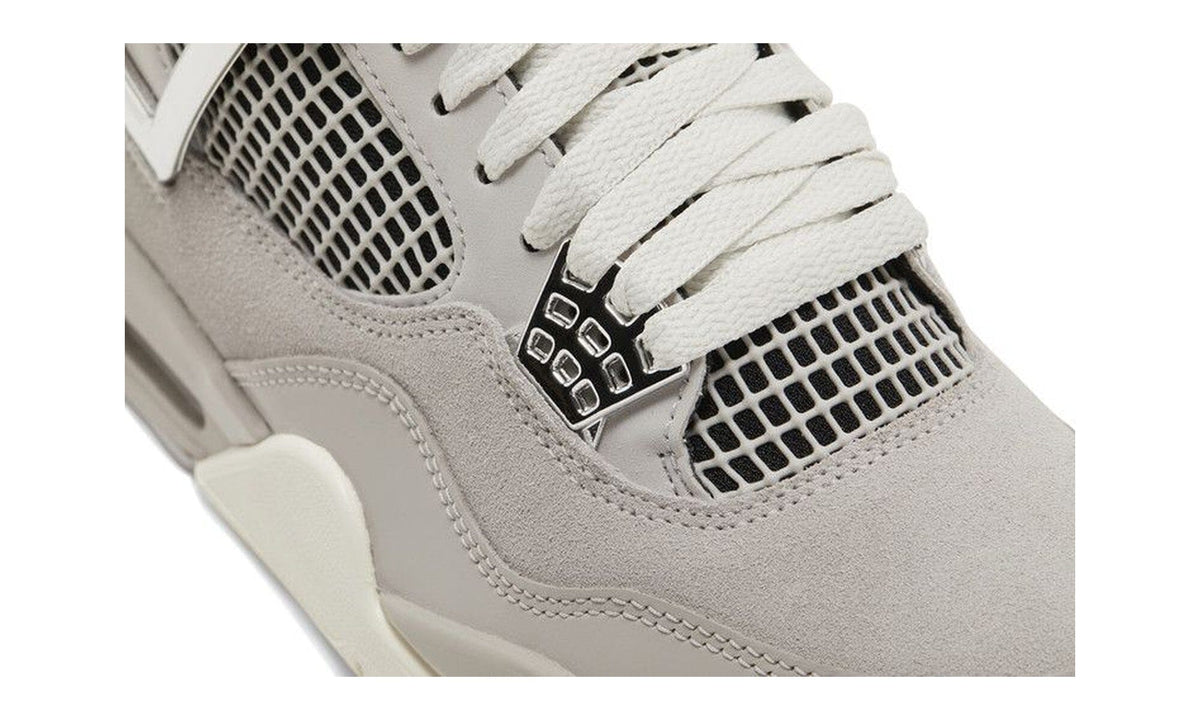 Wmns Air Jordan 4 Retro Frozen Moments