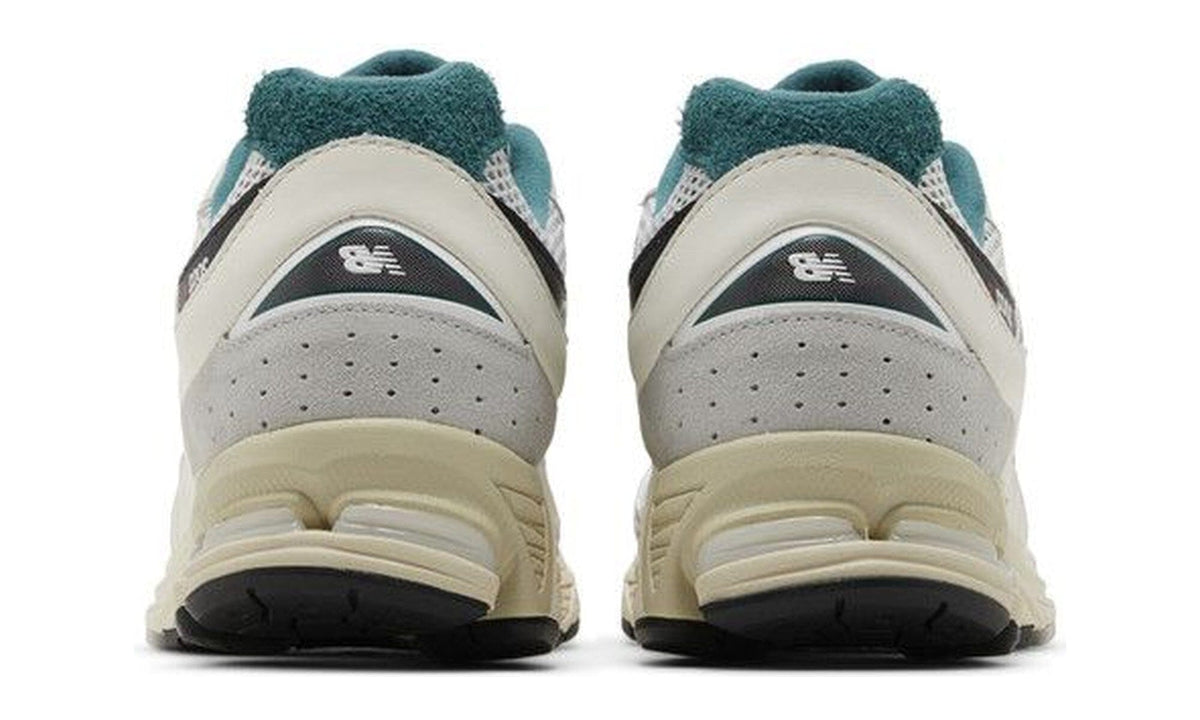 New Balance 2002R Pouch - Vintage Teal