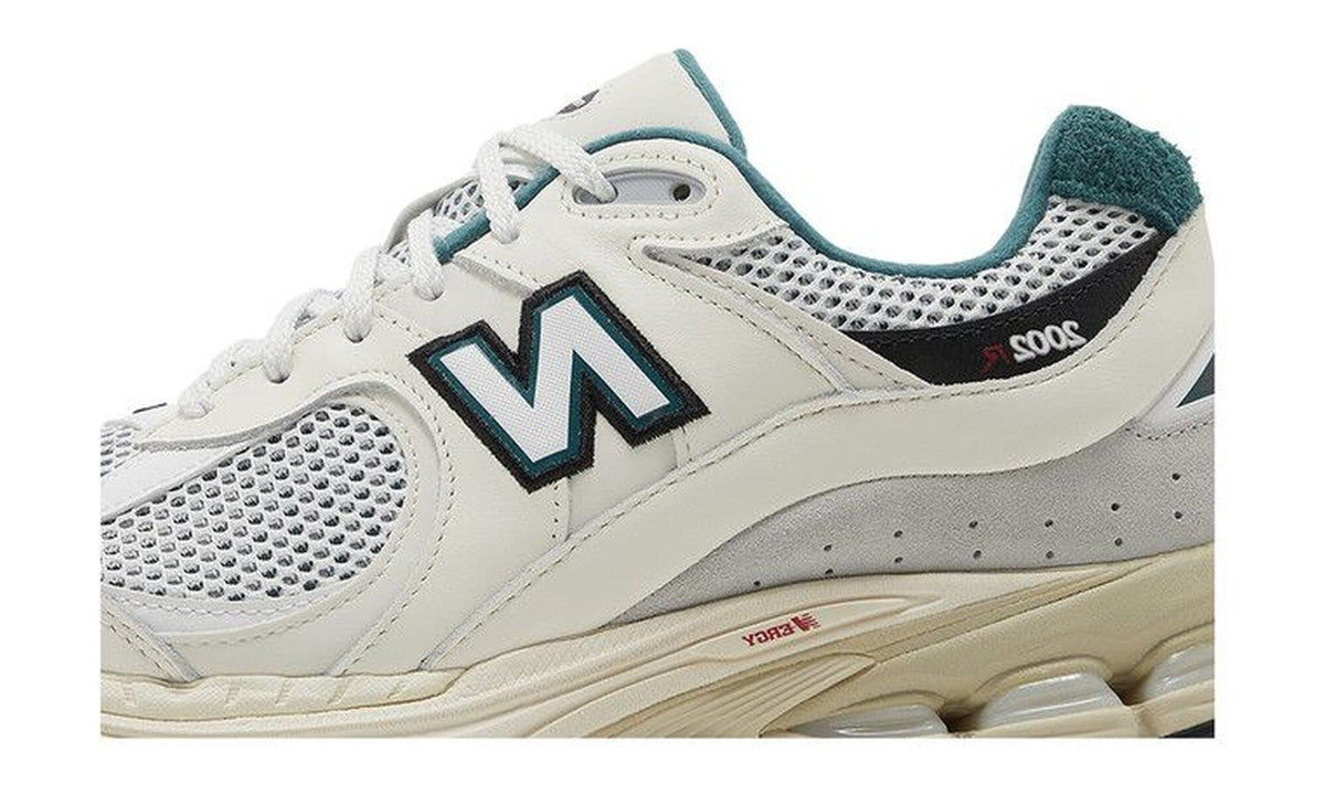 New Balance 2002R Pouch - Vintage Teal