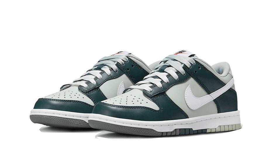 Nike Dunk Low Split Deep Jungle – limitierter Sneaker bei Shade Studios